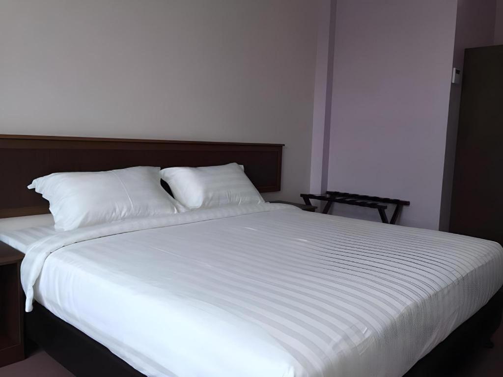 Id Hotel Yayasan Segamat Exterior foto